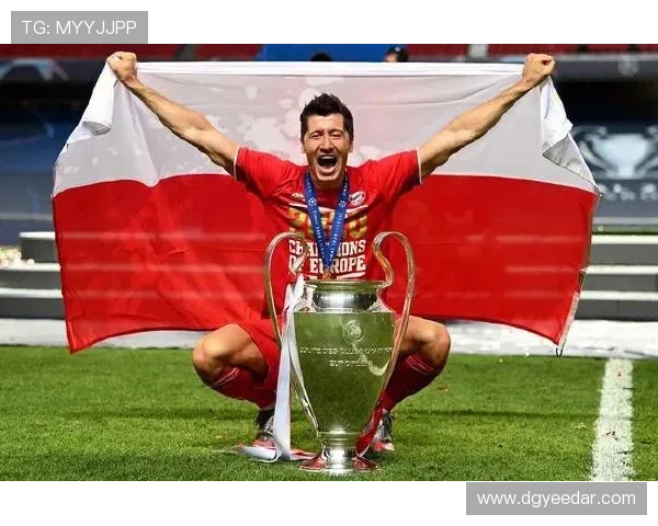 聚焦绿茵传奇巨星魅力展现足球激情与荣耀瞬间 聚焦绿茵传奇巨星魅力展现足球激情与荣耀瞬间